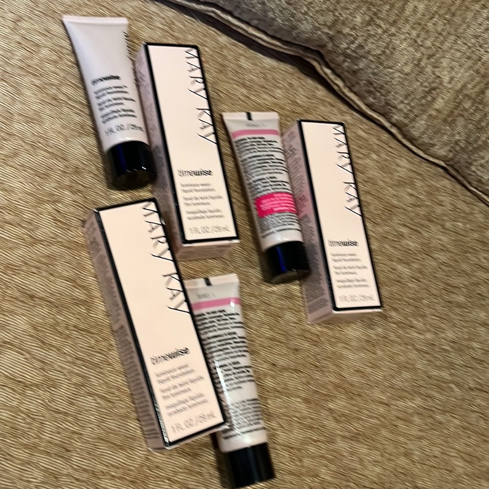 Mary Kay Timewise luminous liquid foundation; Bronze 1, 2, 3, 5, bronze 8. - Picture 5 of 5